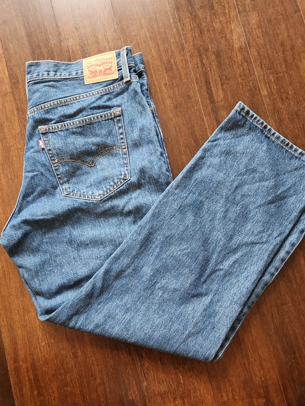 Levi's 94 Baggy Medium Wash Jeans Size 33 NWOT Normcore